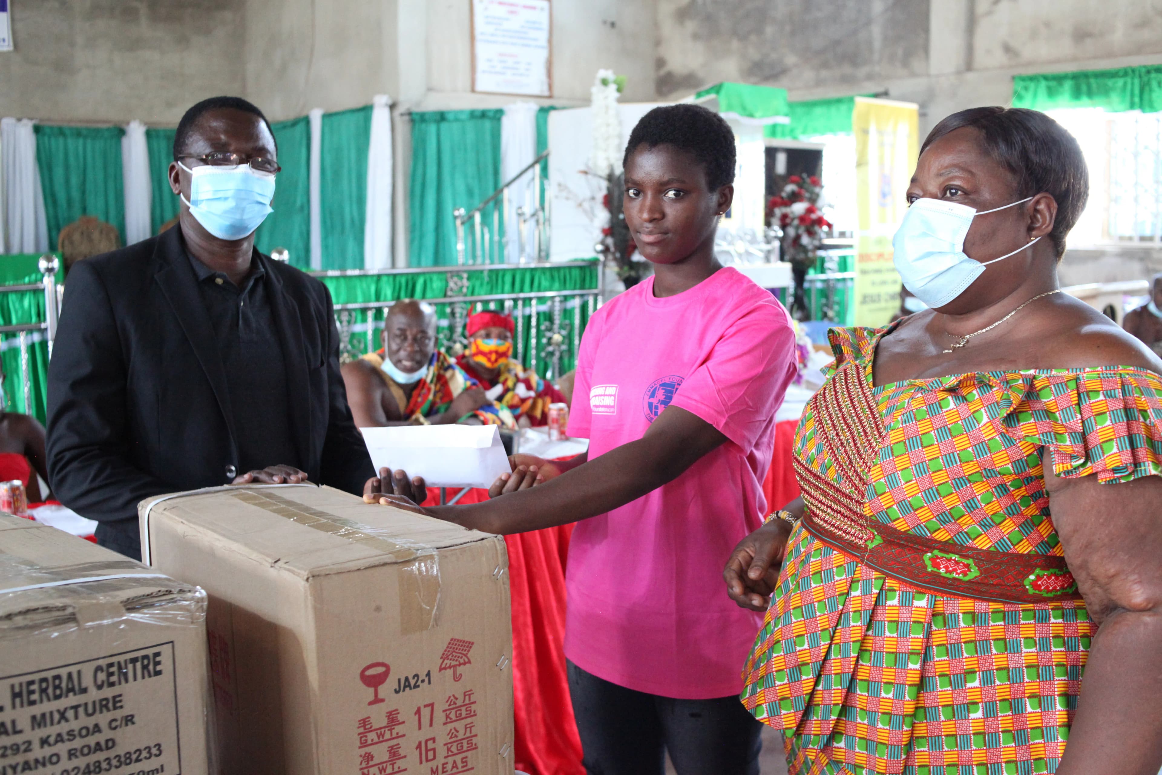 Hon. Amoah, DCE of Shama Electoral Area, presenting a sewing machine and cash prize to Mary Koomson