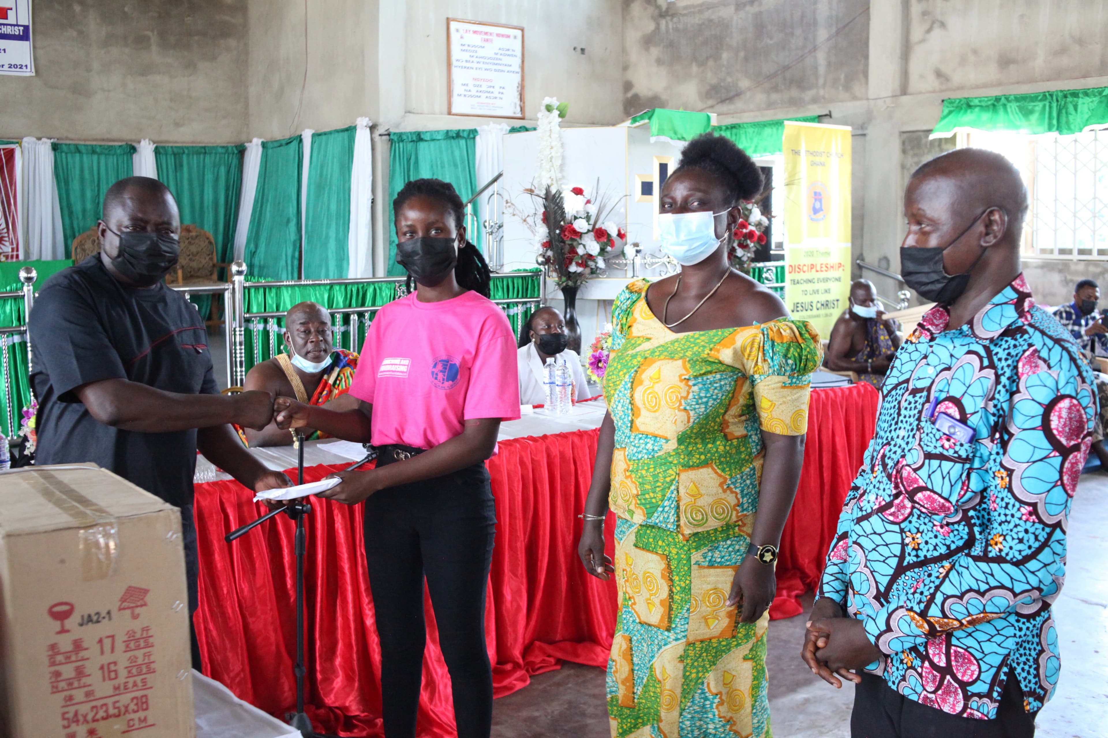Mr. Francis Sefa presenting a cash prize to Belinda Kakra Mensah — Minerals Engineering student at UMaT, Tarkwa