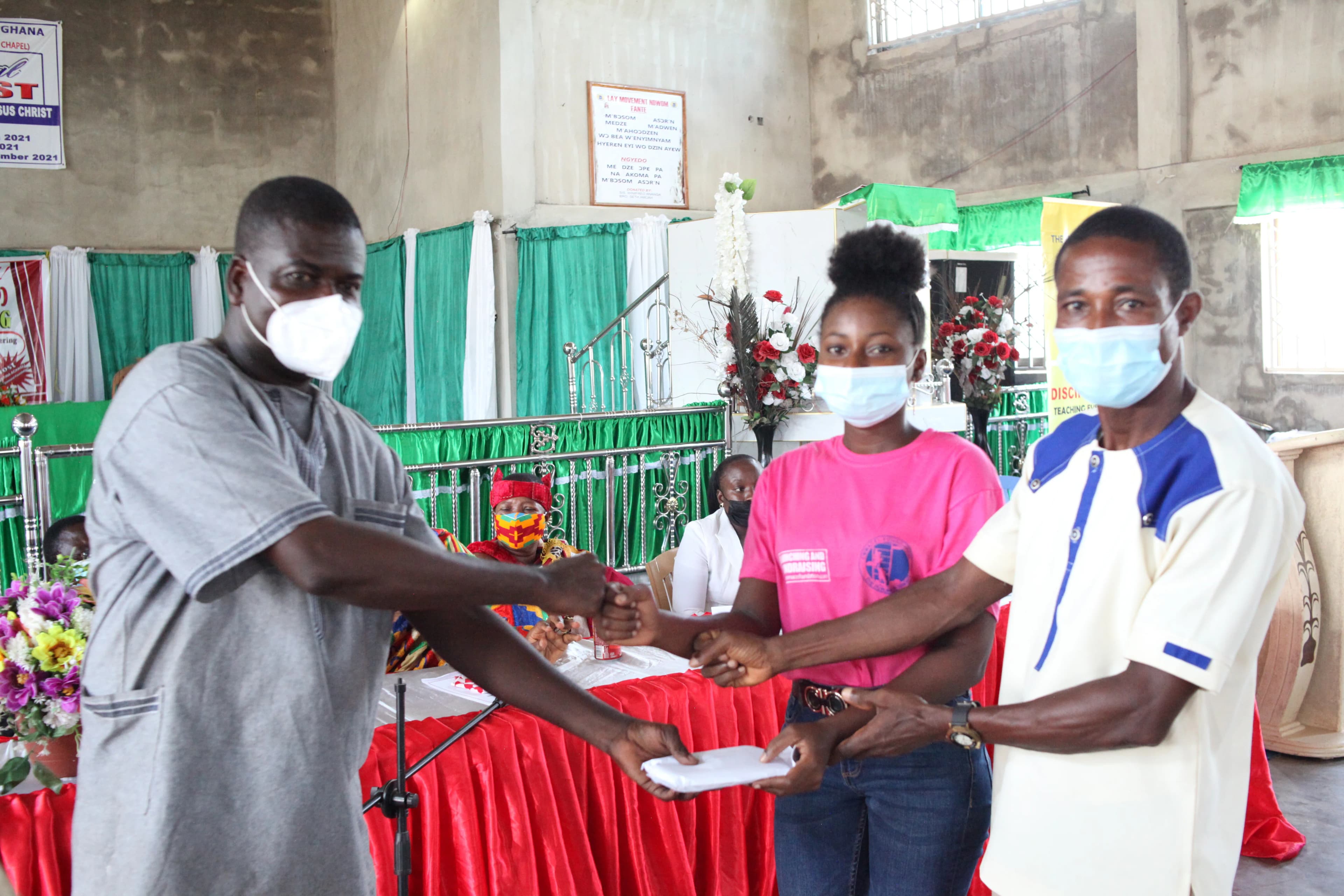 Mr. Emmanuel Hackman, Co-CEO, presenting a cash prize to Dorcas Awortwe — Environment and Safety Engineering student at UMaT, Tarkwa