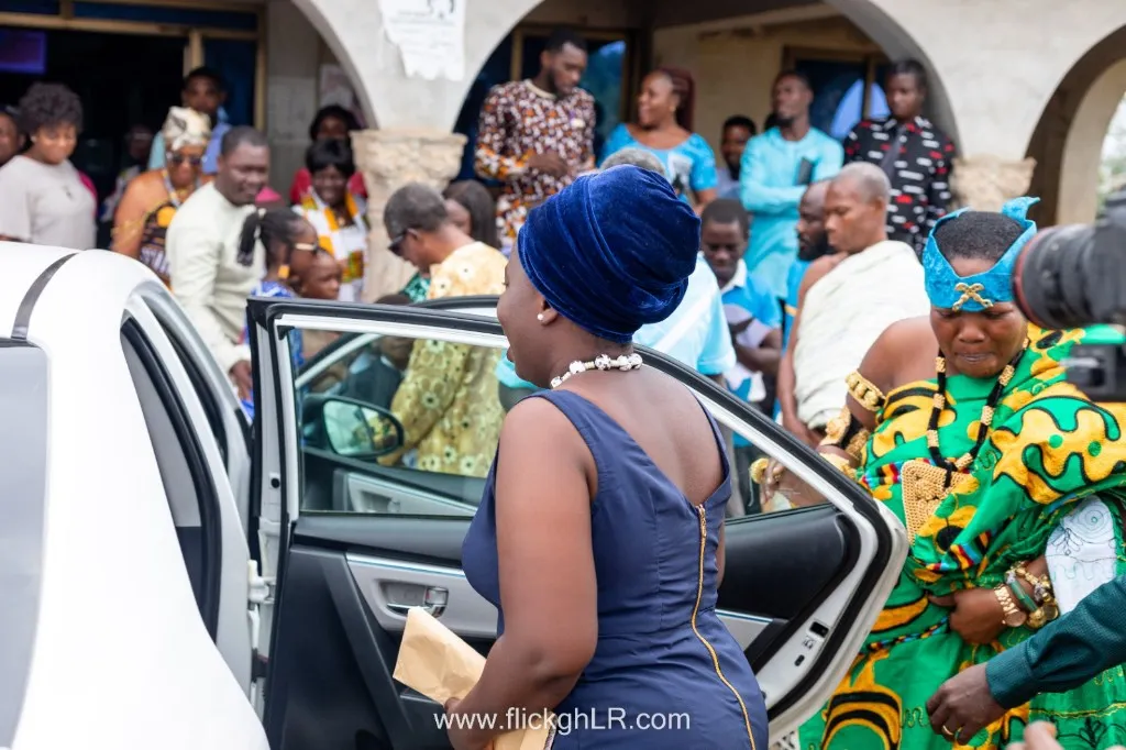 Handover of a vehicle to support church ministry and evangelism.