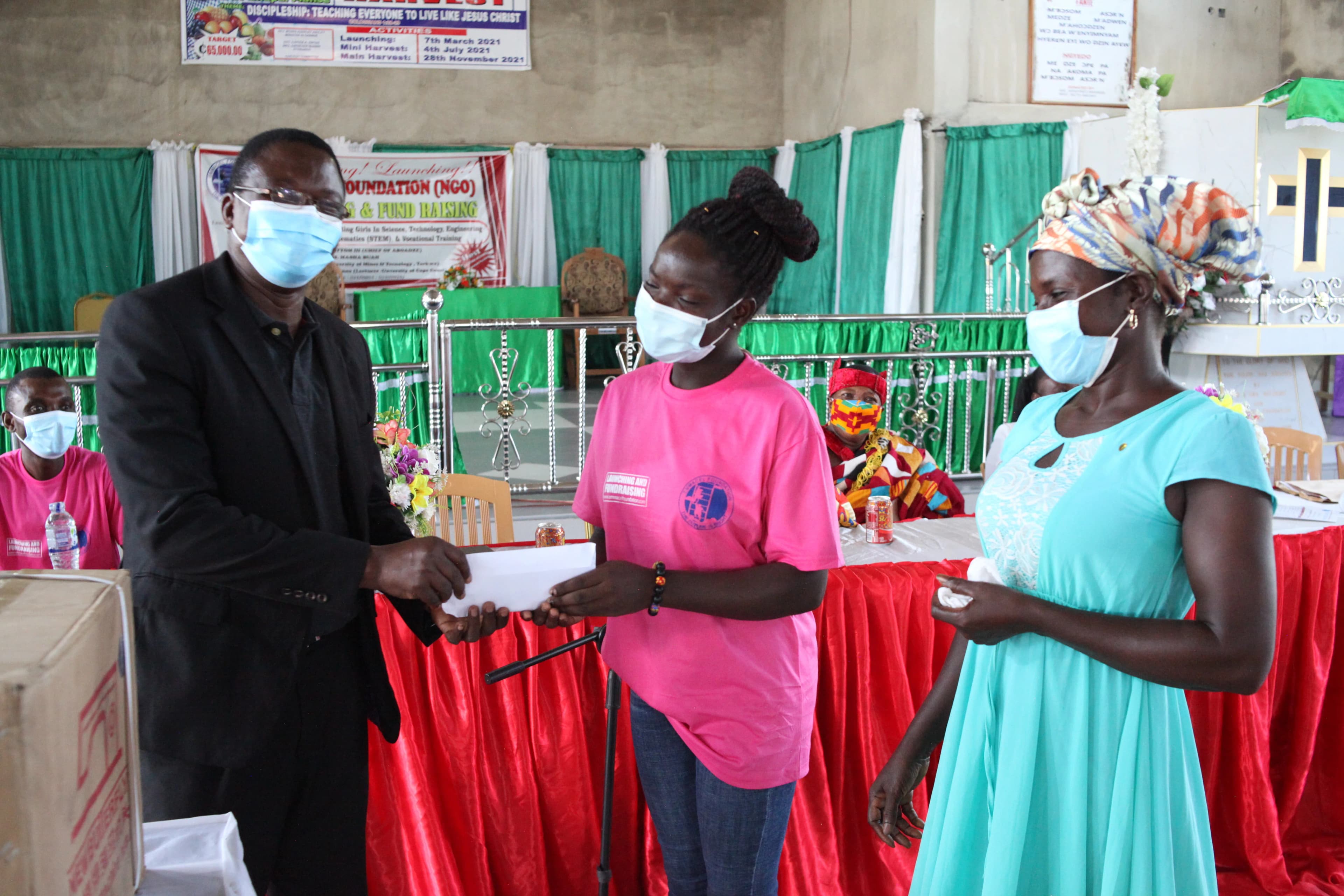 Hon. Amoah, DCE of Shama, presenting a cash prize to Gifty Arhin — Civil Engineering student at KNUST